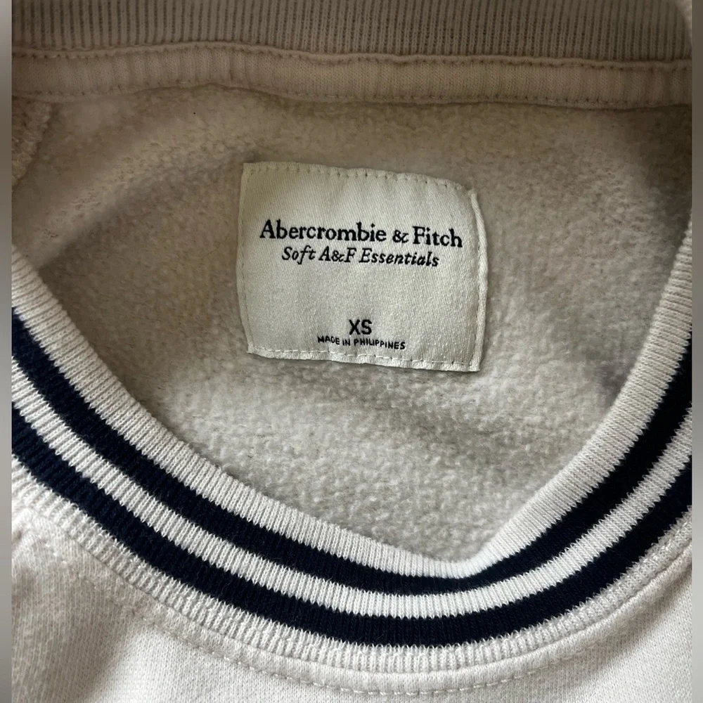 Abercrombie & Fitch Essential Raglan Classic Sunday Crew - Picture 8 of 9